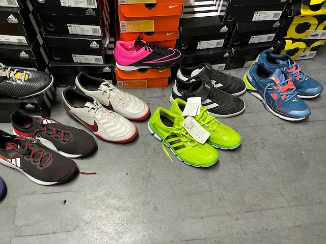 Partij diverse nike/adidas/puma turf schoenen (48x) - afbeelding 3 van  14