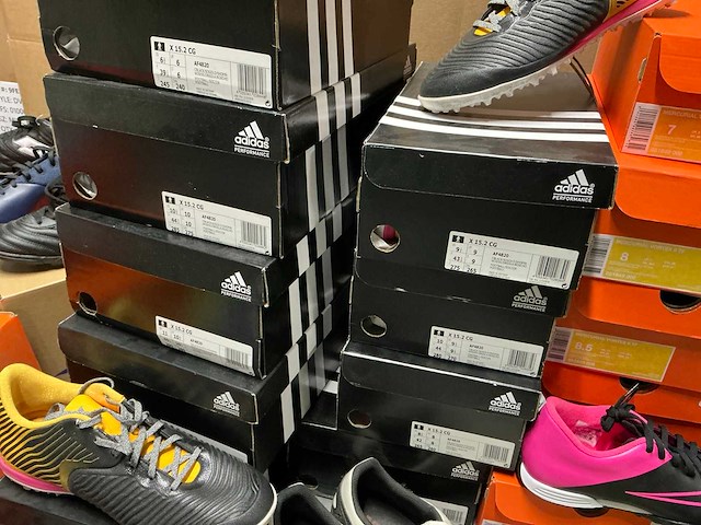 Partij diverse nike/adidas/puma turf schoenen (48x) - afbeelding 6 van  14