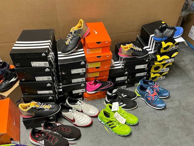Partij diverse nike/adidas/puma turf schoenen (48x) - afbeelding 7 van  14