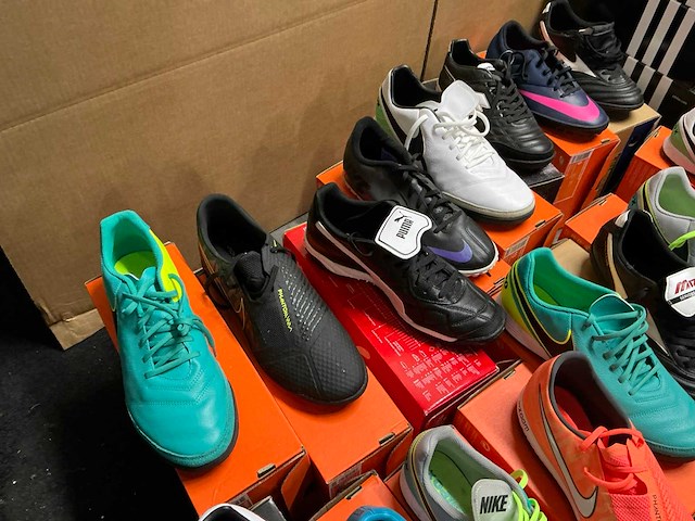 Partij diverse nike/adidas/puma turf schoenen (48x) - afbeelding 8 van  14
