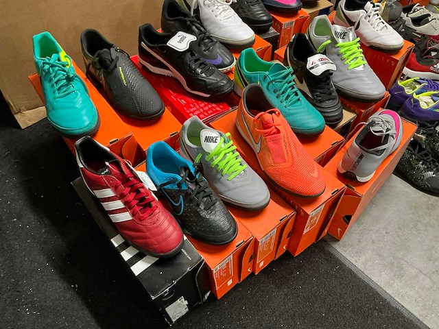 Partij diverse nike/adidas/puma turf schoenen (48x) - afbeelding 9 van  14