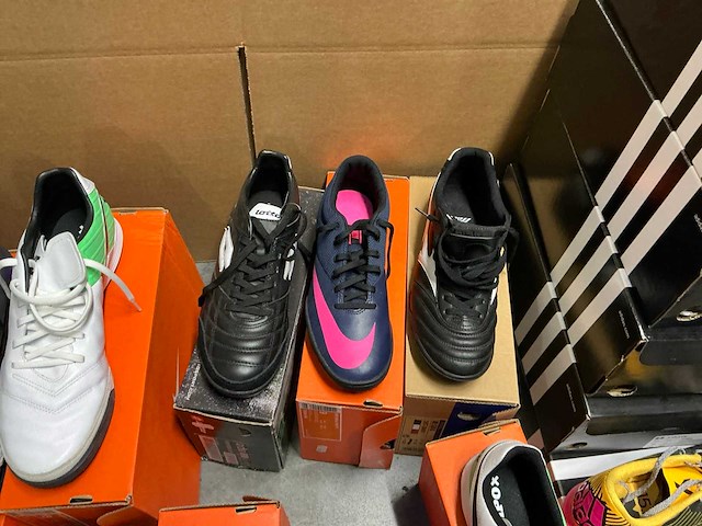 Partij diverse nike/adidas/puma turf schoenen (48x) - afbeelding 13 van  14