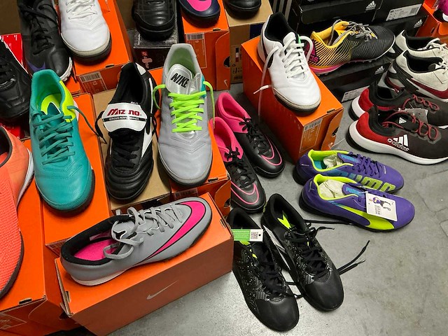 Partij diverse nike/adidas/puma turf schoenen (48x) - afbeelding 14 van  14