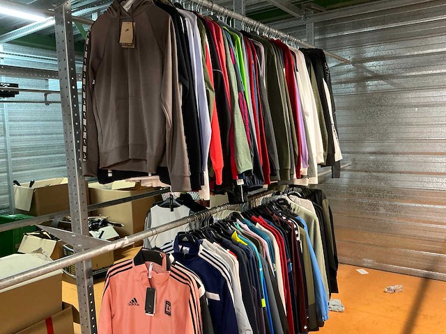 Partij diverse nike/adidas/underarmour/puma hoodies&vesten (116x) - afbeelding 1 van  18