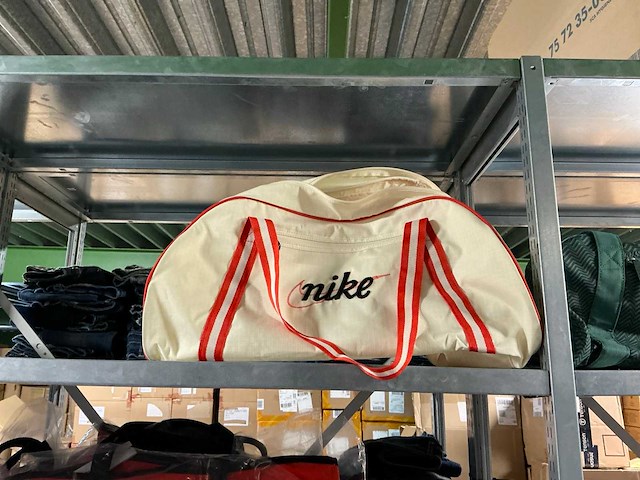Partij diverse nike/karl lagerfeld/ellesse/kipling/steve madden/etc tassen (73x) - afbeelding 2 van  26