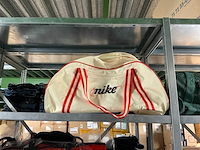 Partij diverse nike/karl lagerfeld/ellesse/kipling/steve madden/etc tassen (73x) - afbeelding 2 van  26
