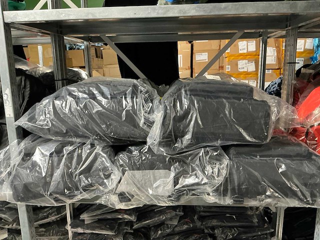 Partij diverse nike/karl lagerfeld/ellesse/kipling/steve madden/etc tassen (73x) - afbeelding 6 van  26