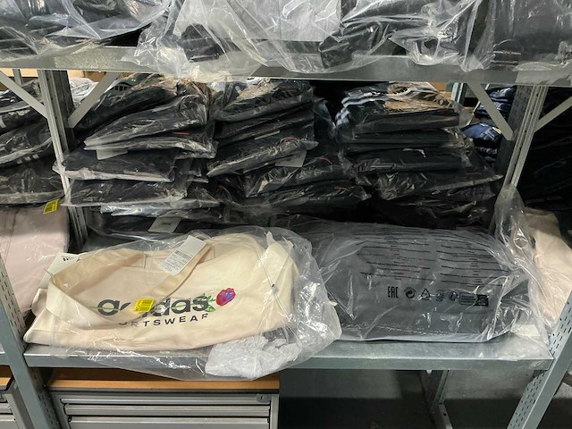 Partij diverse nike/karl lagerfeld/ellesse/kipling/steve madden/etc tassen (73x) - afbeelding 8 van  26