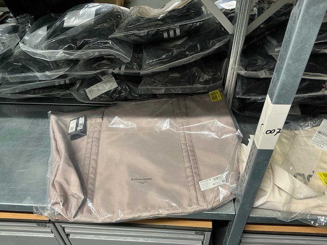 Partij diverse nike/karl lagerfeld/ellesse/kipling/steve madden/etc tassen (73x) - afbeelding 9 van  26