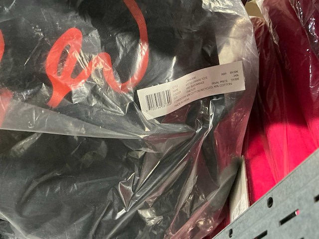 Partij diverse nike/karl lagerfeld/ellesse/kipling/steve madden/etc tassen (73x) - afbeelding 13 van  26