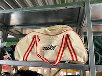 Partij diverse nike/karl lagerfeld/ellesse/kipling/steve madden/etc tassen (73x) - afbeelding 16 van  26