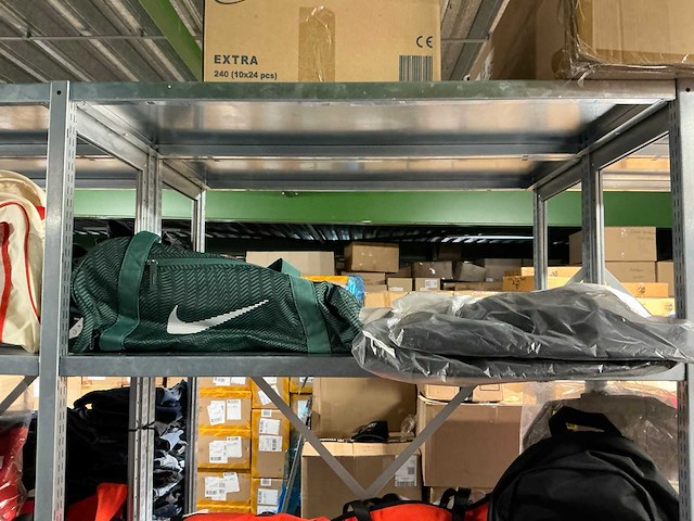 Partij diverse nike/karl lagerfeld/ellesse/kipling/steve madden/etc tassen (73x) - afbeelding 24 van  26