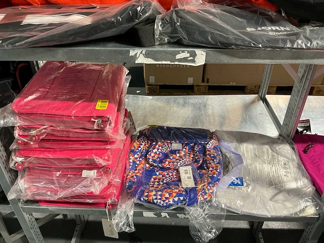 Partij diverse nike/karl lagerfeld/ellesse/kipling/steve madden/etc tassen (73x) - afbeelding 26 van  26