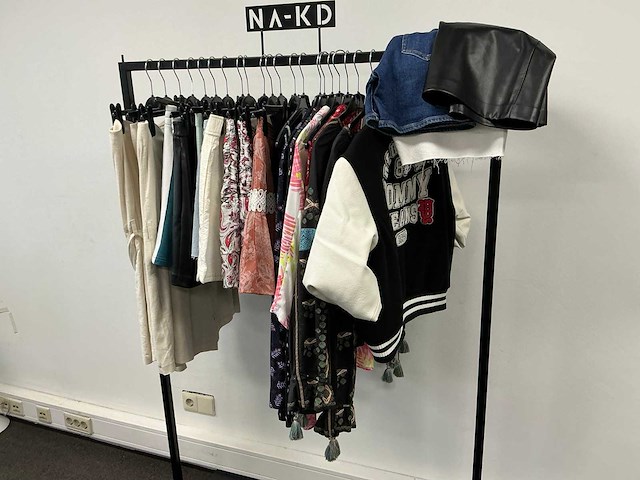 Partij diverse nikkie/tommyjeans/calvinkleinjeans/armaniexchange/etc dames kleding (25x) - afbeelding 12 van  36