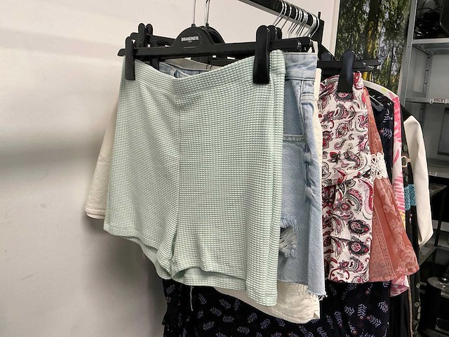 Partij diverse nikkie/tommyjeans/calvinkleinjeans/armaniexchange/etc dames kleding (25x) - afbeelding 34 van  36