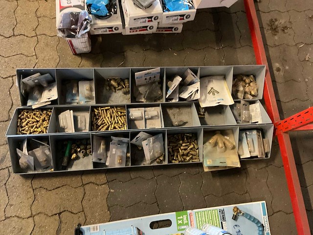 Partij diverse nippels - afbeelding 1 van  4