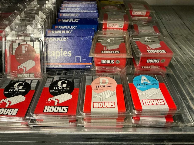 Partij diverse novus/union/rawlplug staples (200 verpakkingen) - afbeelding 3 van  10