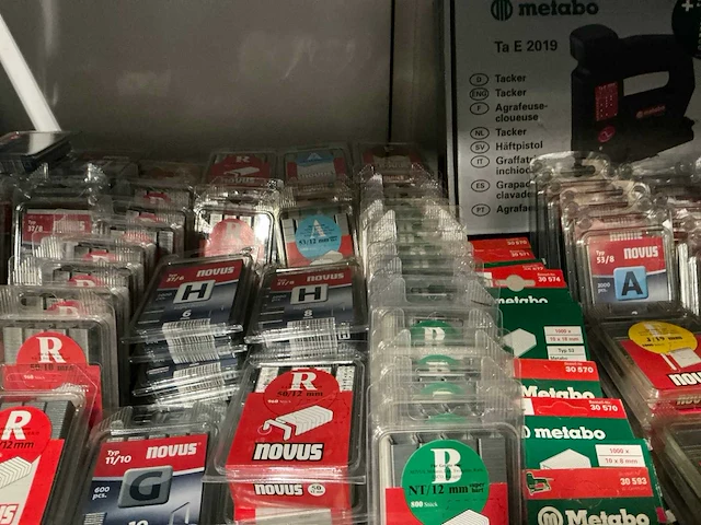 Partij diverse novus/union/rawlplug staples (200 verpakkingen) - afbeelding 6 van  10