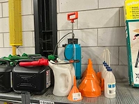 Partij diverse o.a jerrycans/spuitflacons/etc (53x) - afbeelding 4 van  6