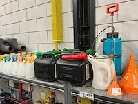 Partij diverse o.a jerrycans/spuitflacons/etc (53x) - afbeelding 5 van  6