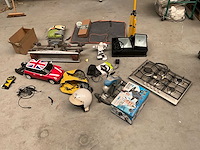 Partij diverse o.a. verlichting, elektronica en sporttoebehoren - afbeelding 1 van  7
