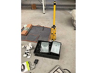 Partij diverse o.a. verlichting, elektronica en sporttoebehoren - afbeelding 2 van  7