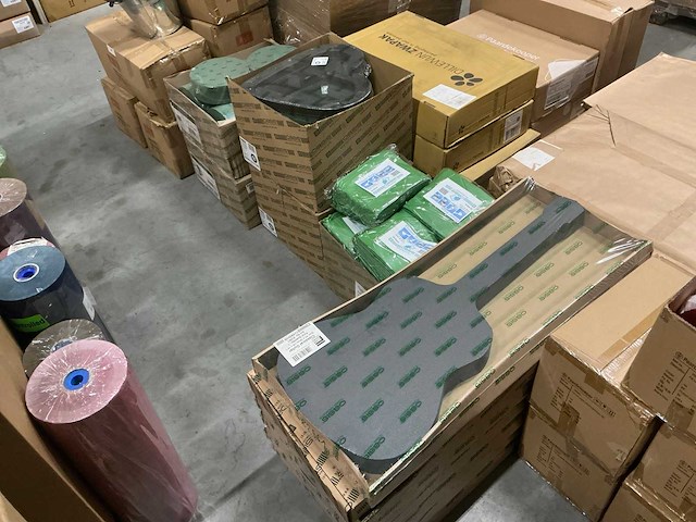 Partij diverse oasis steekschuim en flower bags (57x) - afbeelding 2 van  10