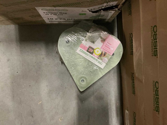 Partij diverse oasis steekschuim en flower bags (57x) - afbeelding 7 van  10