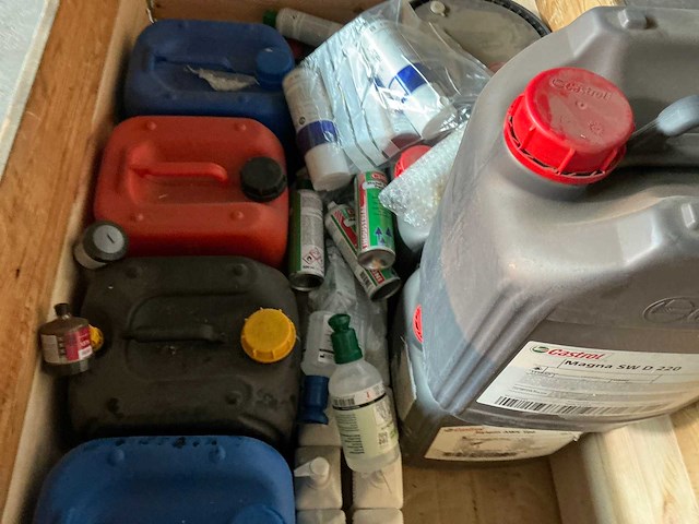 Partij diverse olieen en divers - afbeelding 3 van  6