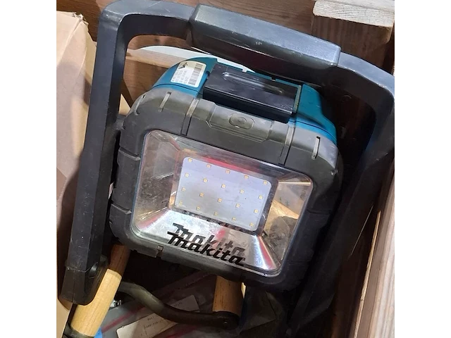 Partij diverse onderdelen en garage inventaris - afbeelding 2 van  6