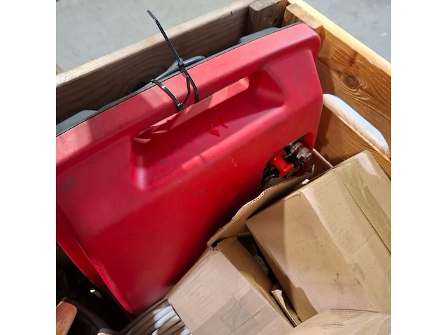 Partij diverse onderdelen en garage inventaris - afbeelding 4 van  6