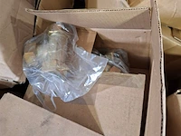 Partij diverse onderdelen en garage inventaris - afbeelding 5 van  6