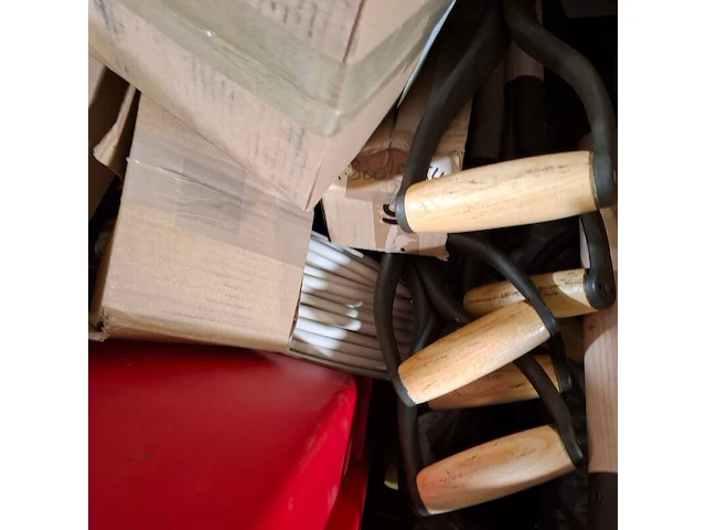 Partij diverse onderdelen en garage inventaris - afbeelding 6 van  6