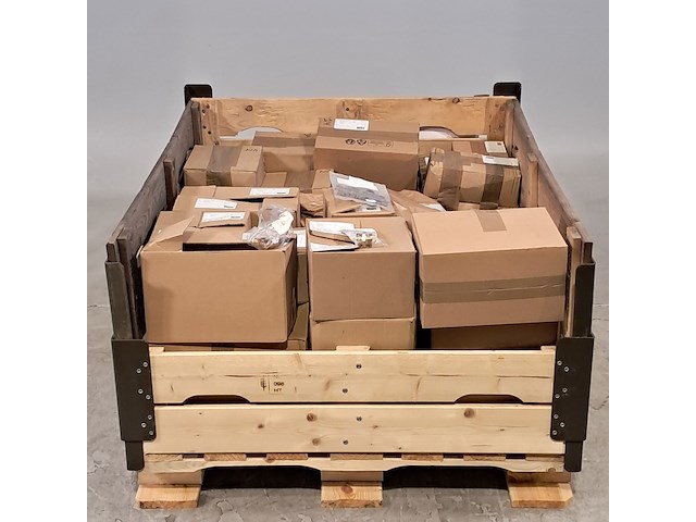 Partij diverse onderdelen en ijzerwaren, o.a daf - afbeelding 1 van  8