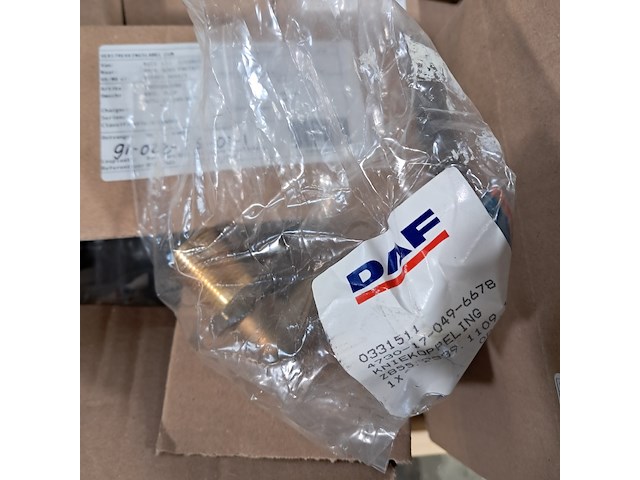 Partij diverse onderdelen en ijzerwaren, o.a daf - afbeelding 4 van  8