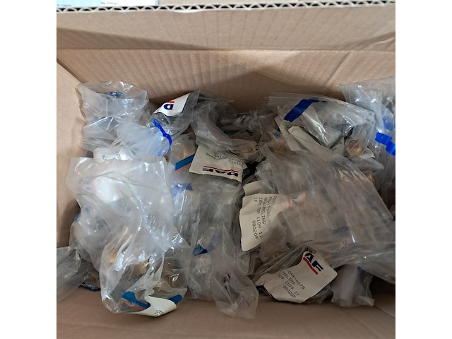 Partij diverse onderdelen en ijzerwaren, o.a daf - afbeelding 5 van  8