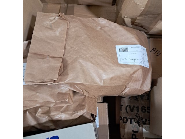 Partij diverse onderdelen en ijzerwaren, o.a daf - afbeelding 8 van  8