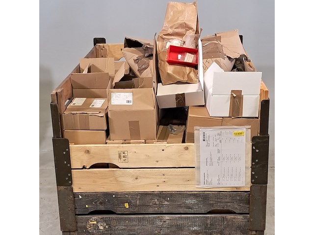 Partij diverse onderdelen en ijzerwaren, o.a daf - afbeelding 1 van  8