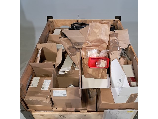 Partij diverse onderdelen en ijzerwaren, o.a daf - afbeelding 2 van  8