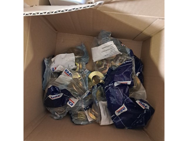 Partij diverse onderdelen en ijzerwaren, o.a daf - afbeelding 4 van  8