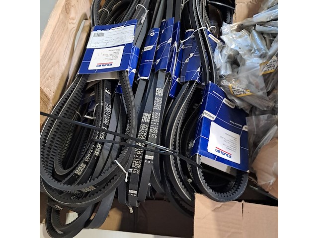 Partij diverse onderdelen en ijzerwaren, o.a daf - afbeelding 6 van  8