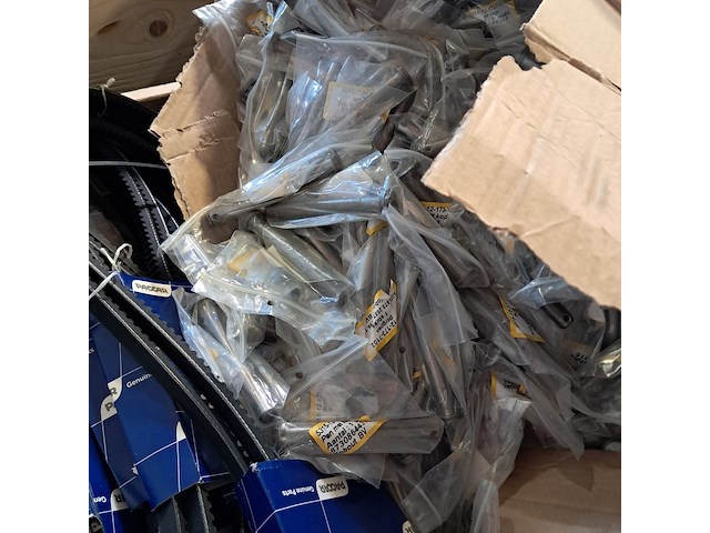 Partij diverse onderdelen en ijzerwaren, o.a daf - afbeelding 8 van  8