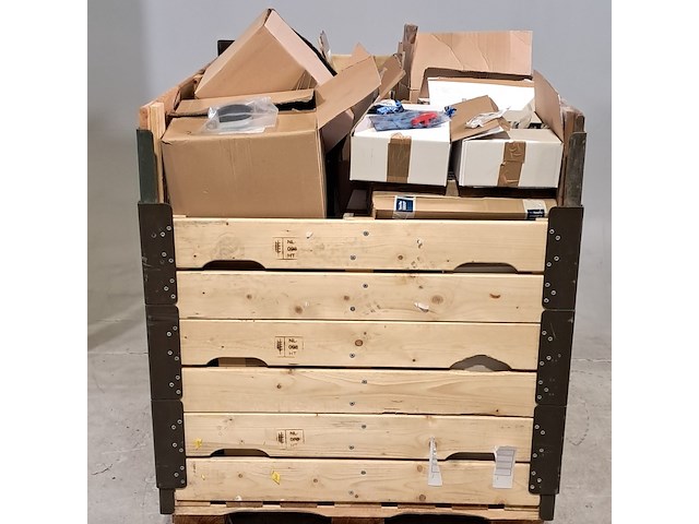 Partij diverse onderdelen en ijzerwaren, o.a daf - afbeelding 1 van  9