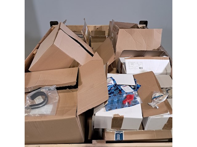 Partij diverse onderdelen en ijzerwaren, o.a daf - afbeelding 2 van  9