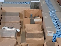 Partij diverse onderdelen en ijzerwaren, o.a daf - afbeelding 12 van  13
