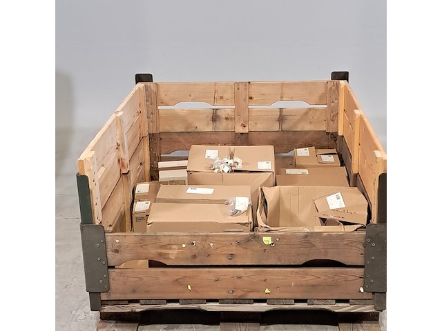 Partij diverse onderdelen en ijzerwaren - afbeelding 1 van  7