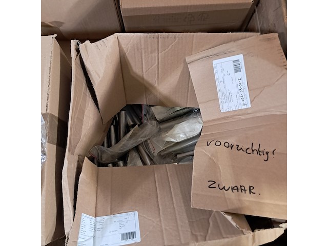 Partij diverse onderdelen en ijzerwaren - afbeelding 2 van  7