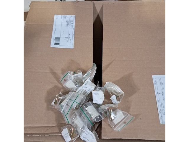 Partij diverse onderdelen en ijzerwaren - afbeelding 4 van  7