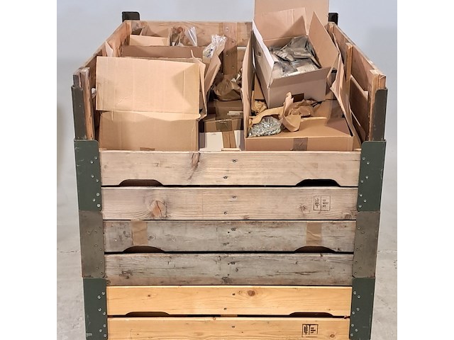 Partij diverse onderdelen en ijzerwaren - afbeelding 1 van  7