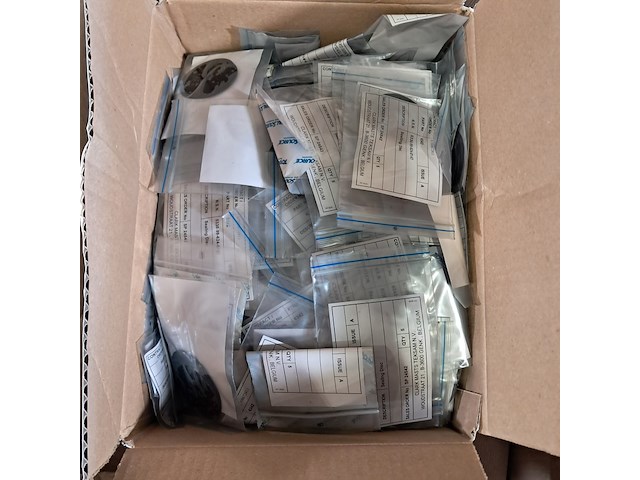 Partij diverse onderdelen en ijzerwaren - afbeelding 2 van  7